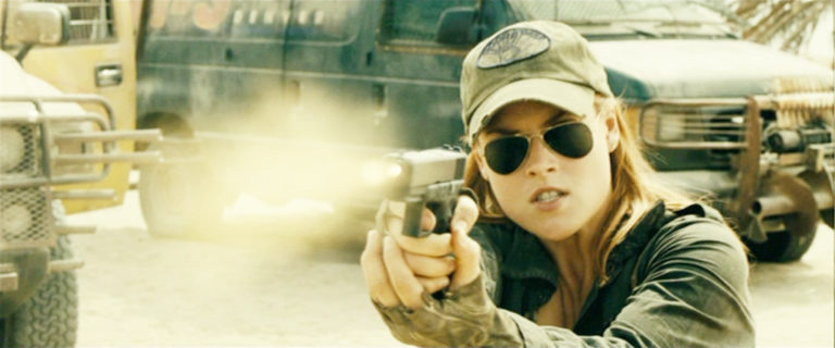 Claire-Redfield-Resident-Evil-Extinction-female-ass-kickers-5751104-1024-427